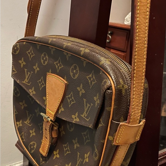 Lv Jeunfile Crossbody Bag - Picture 5 of 16